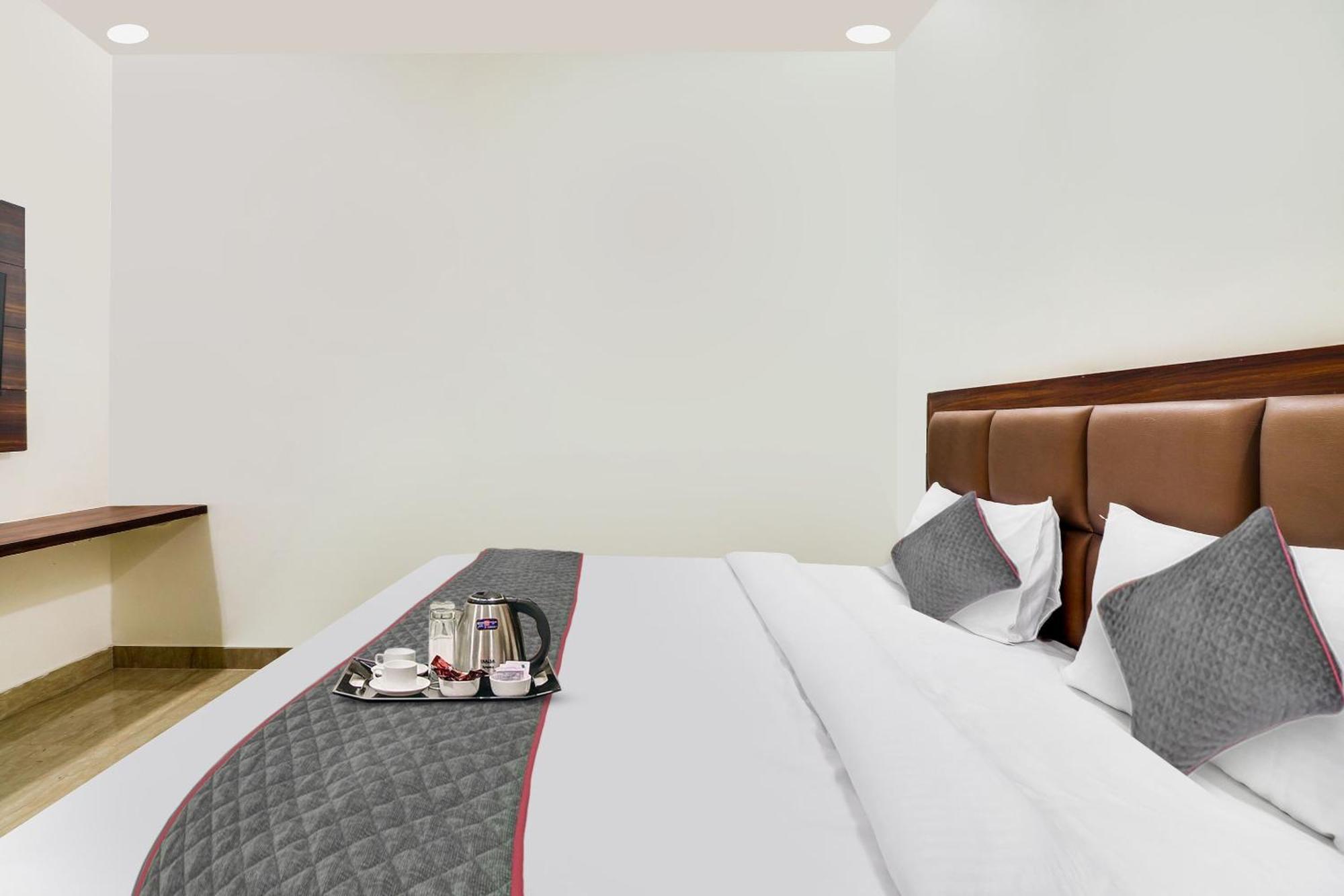 Hotel O Golden Grand Agra  Εξωτερικό φωτογραφία